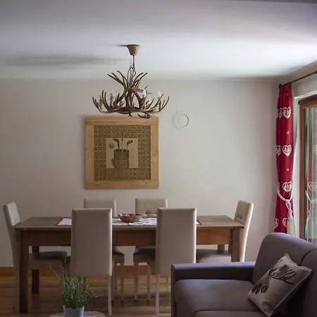 Apartament Maison Carrel Elegant 1 *